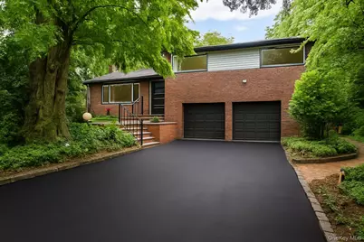 8 Junard Drive, Roslyn, NY 11576 - Photo 2