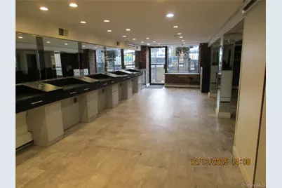 75-08 Metropolitan Avenue #lower, Middle Village, NY 11379 - Photo 14