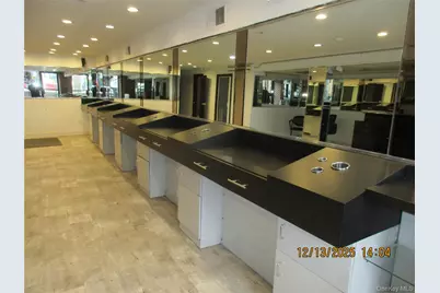 75-08 Metropolitan Avenue #lower, Middle Village, NY 11379 - Photo 4