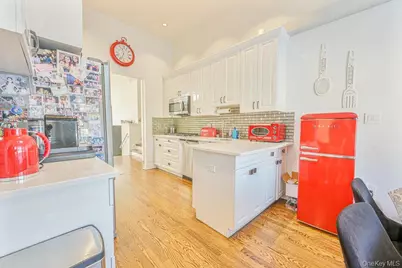 972 S End, Woodmere, NY 11598 - Photo 8