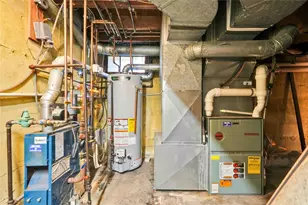 906 Bromton Dr, Westbury, NY 11590 - Photo 32