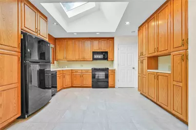 906 Bromton Drive, Westbury, NY 11590 - Photo 10