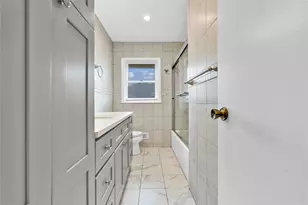 906 Bromton Dr, Westbury, NY 11590 - Photo 12