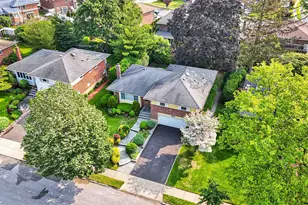 906 Bromton Dr, Westbury, NY 11590 - Photo 34