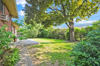 906 Bromton Drive, Westbury, NY 11590 - Photo 4