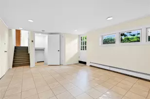 906 Bromton Dr, Westbury, NY 11590 - Photo 30