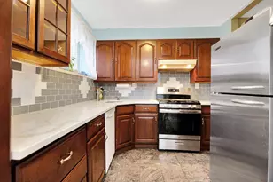 80-04 Cowles Ct, Middle Village, NY 11379 - Photo 12