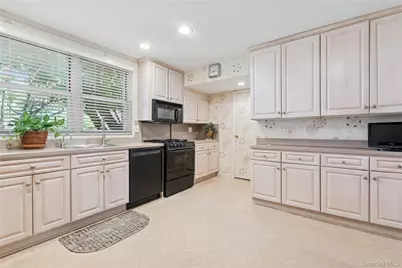 1390 Broadway #118, Hewlett, NY 11557 - Photo 10