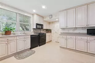 1390 Broadway, Hewlett, NY 11557 - Photo 10