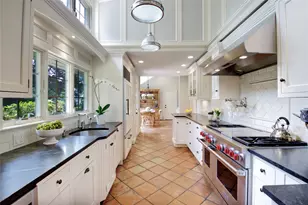 100 Gristmill Ln, Manhasset, NY 11030 - Photo 10