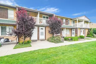 43 Artist Lake Dr, Middle Island, NY 11953 - Photo 2