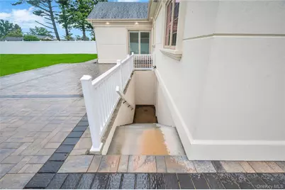 16 Violet Avenue, Hicksville, NY 11801 - Photo 34