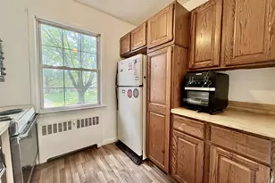 182 Pinewood Rd, Hartsdale, NY 10530 - Photo 2