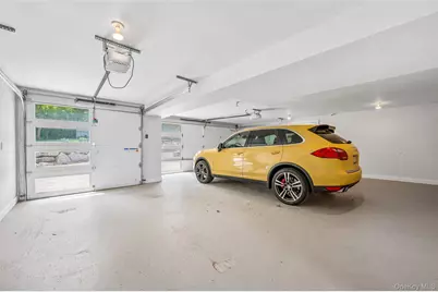 70 Candy Ln, Great Neck, NY 11023 - Photo 40