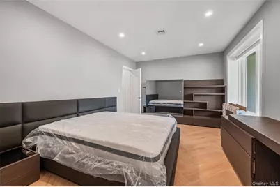 70 Candy Ln, Great Neck, NY 11023 - Photo 24