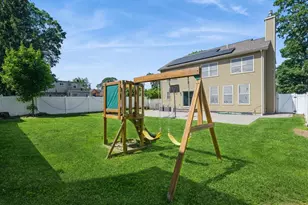 413 Robyn Pl, East Meadow, NY 11554 - Photo 40