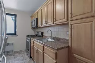 87-50 204th St, Hollis, NY 11423 - Photo 4