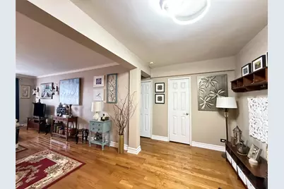 143-50 Hoover Avenue #302, Briarwood, NY 11435 - Photo 4