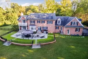 1616 Stewart Ln, Syosset, NY 11791 - Photo 2