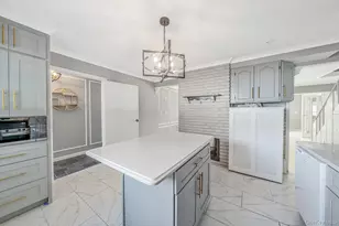 95 Lantern Rd, Hicksville, NY 11801 - Photo 8