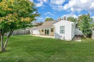 95 Lantern Rd, Hicksville, NY 11801 - Photo 34