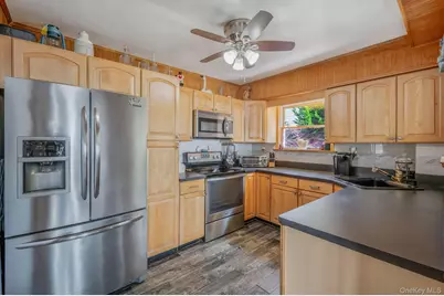 87 E Shore Drive, Babylon, NY 11702 - Photo 12