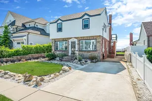 87 E Shore Dr, Babylon, NY 11702 - Photo 2