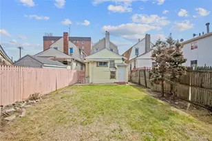 6-65 Nasby Pl, Bayswater, NY 11691 - Photo 12