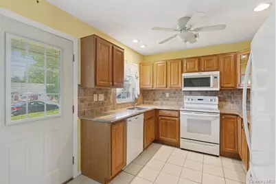 96 Enfield Court #B, Ridge, NY 11961 - Photo 4