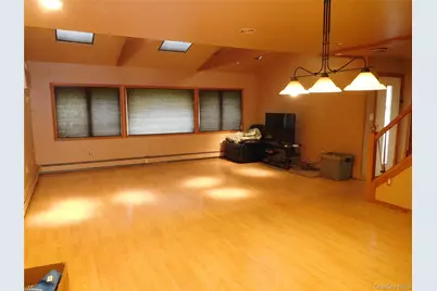 231 Willowood Drive, Wantagh, NY 11793 - Photo 4