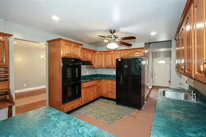 28 Brookdale Road, Glen Cove, NY 11542 - Photo 16