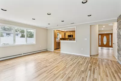 21 Tulipwood Drive, Commack, NY 11725 - Photo 10