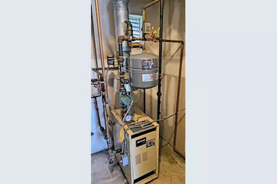 1056 E Arthur Street, Uniondale, NY 11553 - Photo 18