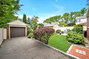 33-50 210th St, Bayside, NY 11361 - Photo 12
