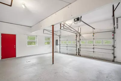 542 Montauk Highway, Southampton, NY 11968 - Photo 18