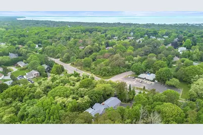 542 Montauk Highway, Southampton, NY 11968 - Photo 22