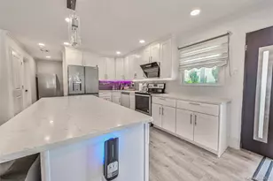 86 S Cabot Ln, Westbury, NY 11590 - Photo 2