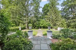 18 Richbell Rd, Scarsdale, NY 10583 - Photo 2