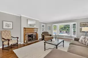 353 Split Rock Rd, Syosset, NY 11791 - Photo 8