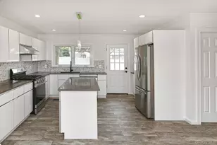 6 Young Ave, Glen Cove, NY 11542 - Photo 8