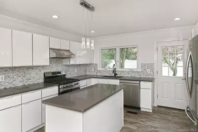 6 Ralph Young Avenue, Glen Cove, NY 11542 - Photo 10