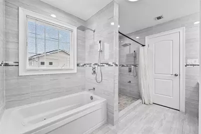 5 Vera Avenue, Plainview, NY 11803 - Photo 4