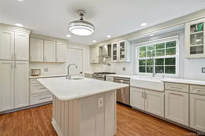 2 Mount Sinai Avenue S, Port Jefferson Station, NY 11776 - Photo 4