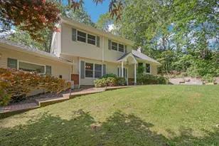 23 Whistler Hill Ln, East Northport, NY 11743 - Photo 2