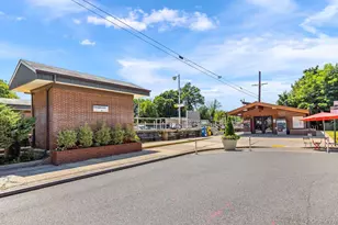 42-30 Douglaston Pkwy, Douglaston, NY 11363 - Photo 32