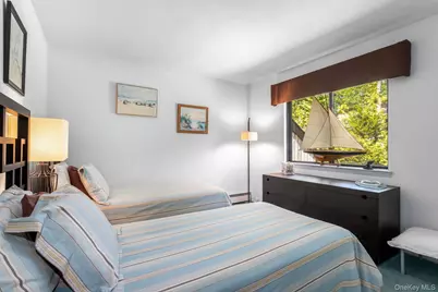 6 Strathmore Ct., Southampton, NY 11960 - Photo 2