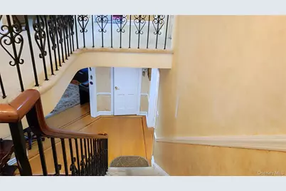 8177 Utopia Pkwy, Jamaica, NY 11432 - Photo 18