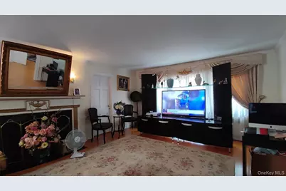 8177 Utopia Pkwy, Jamaica, NY 11432 - Photo 20