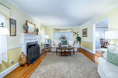 42 Roxen Road, Rockville Centre, NY 11570 - Photo 4