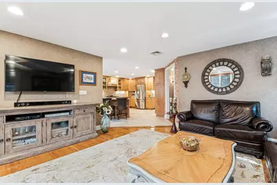 42 Roxen Road, Rockville Centre, NY 11570 - Photo 12